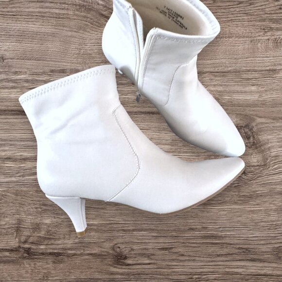 IMPO Nixxie White Stretch Ankle Short Cropped Bootie Boots Shoes Heels Size 7 - Picture 4 of 10